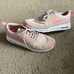 nike light pink air max thea